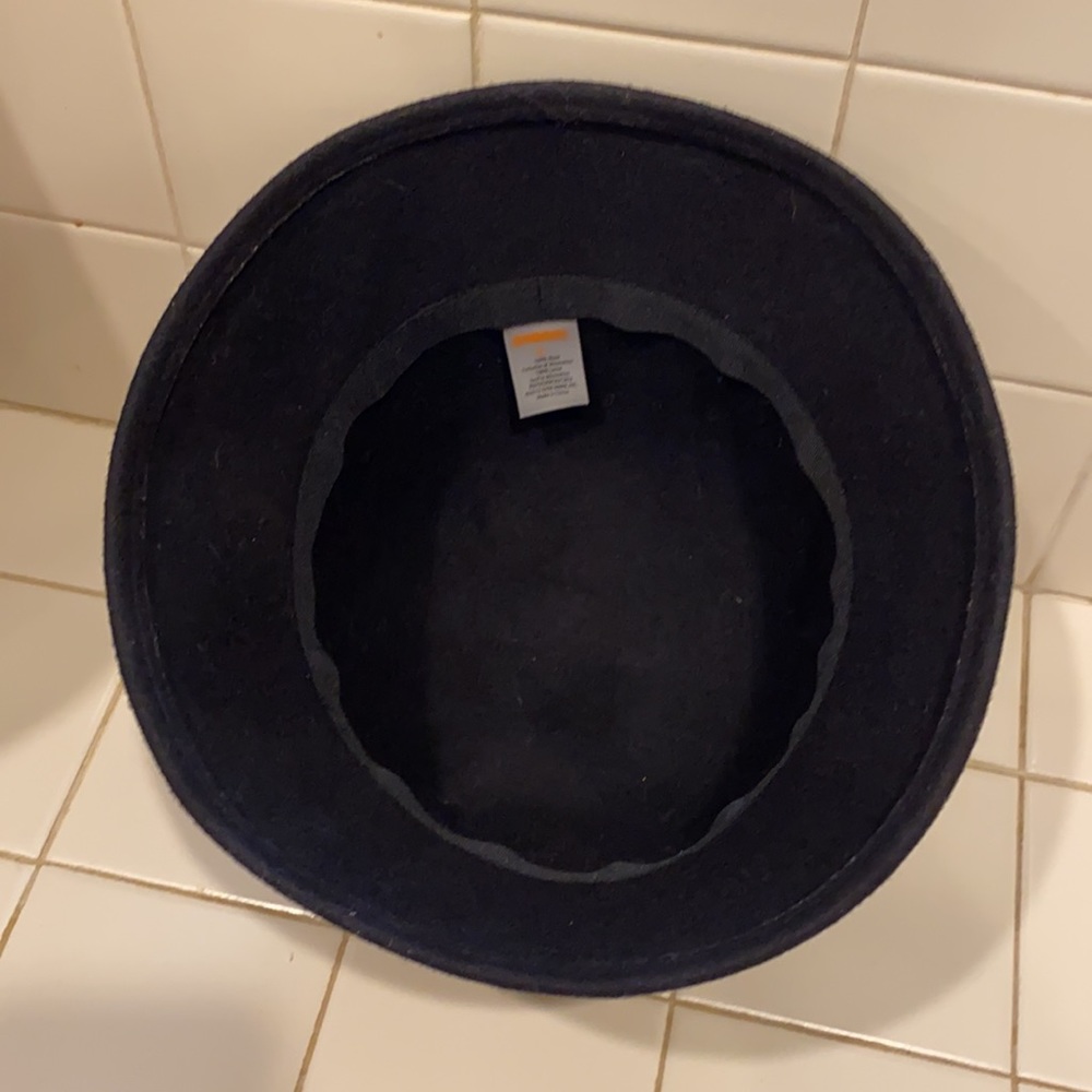 Black Gymboree bell style wool hat - Picture 5 of 9